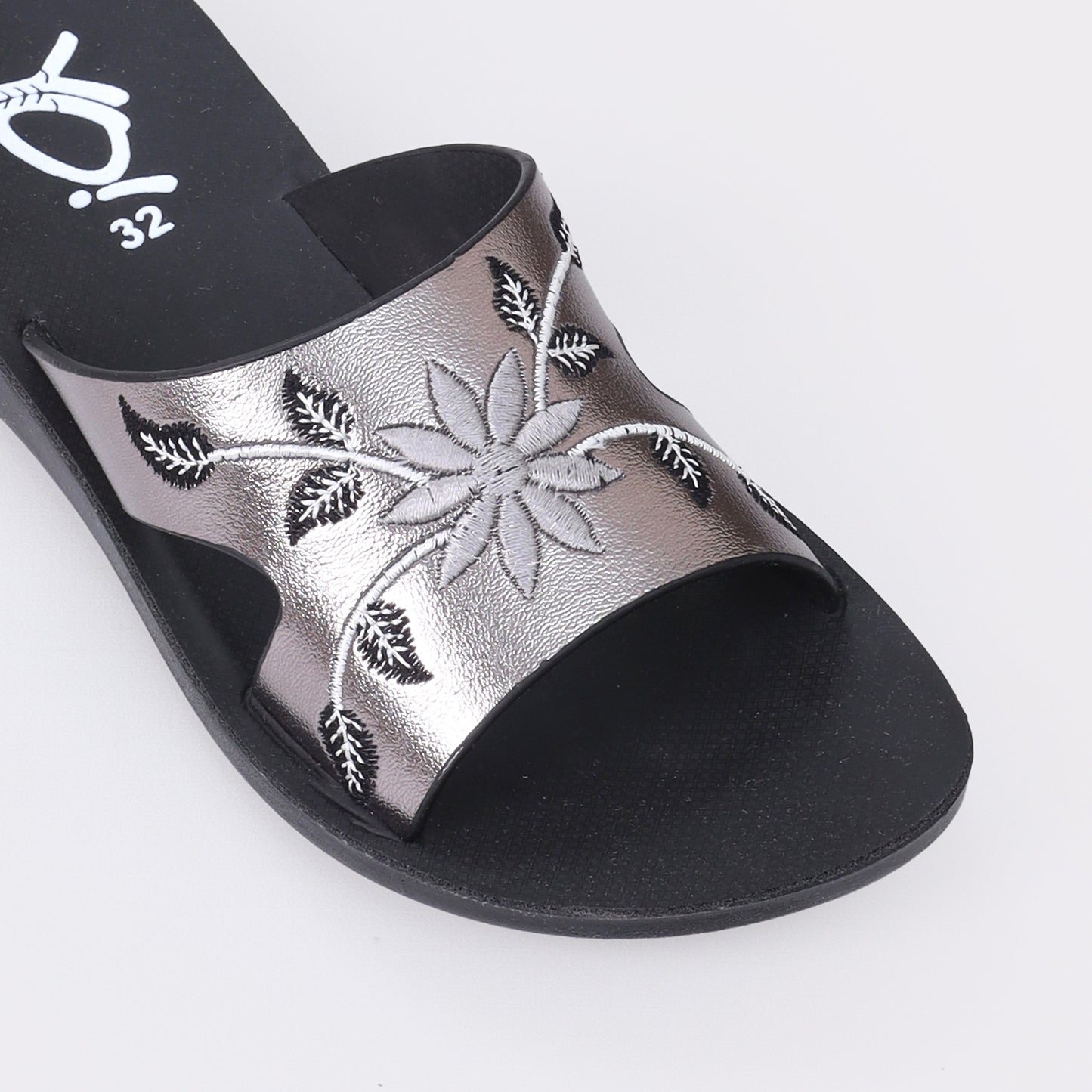Girls Glossy Chappal