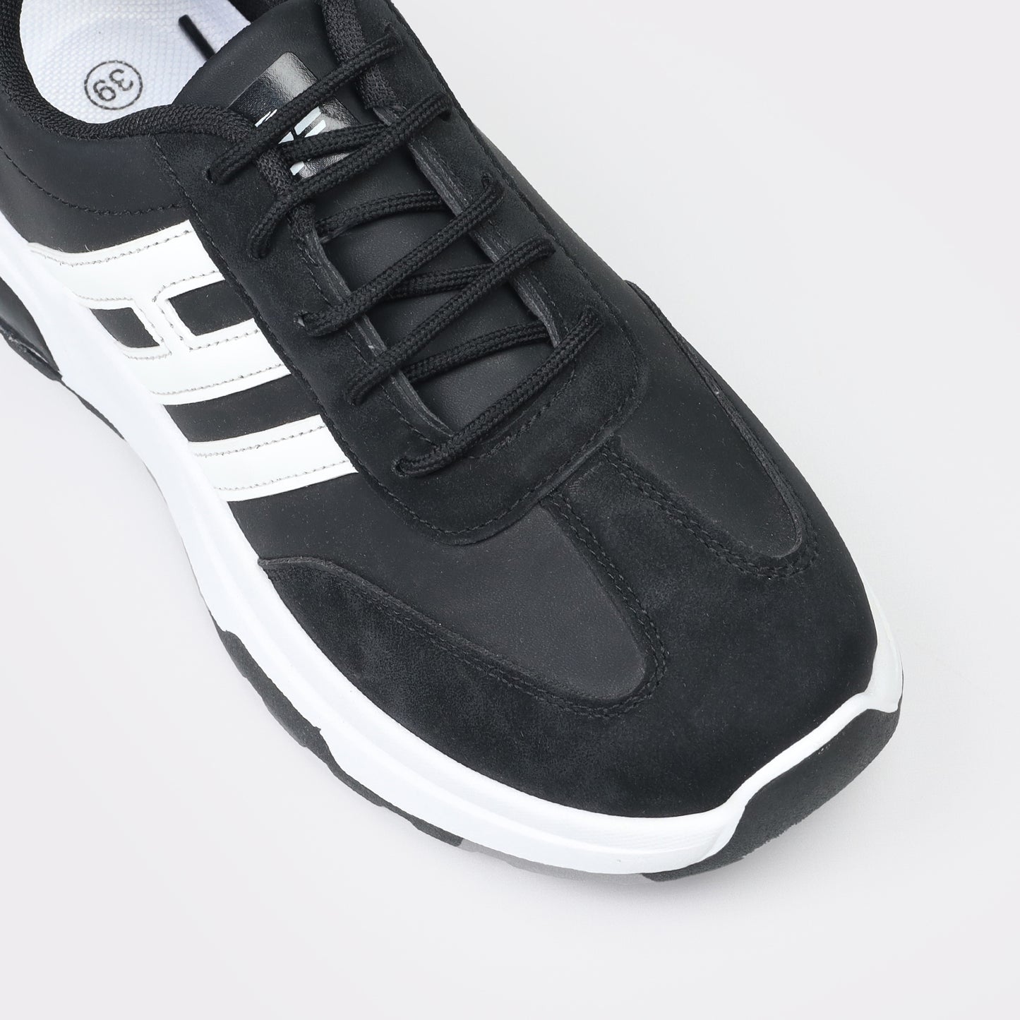 Women's casual sneakers