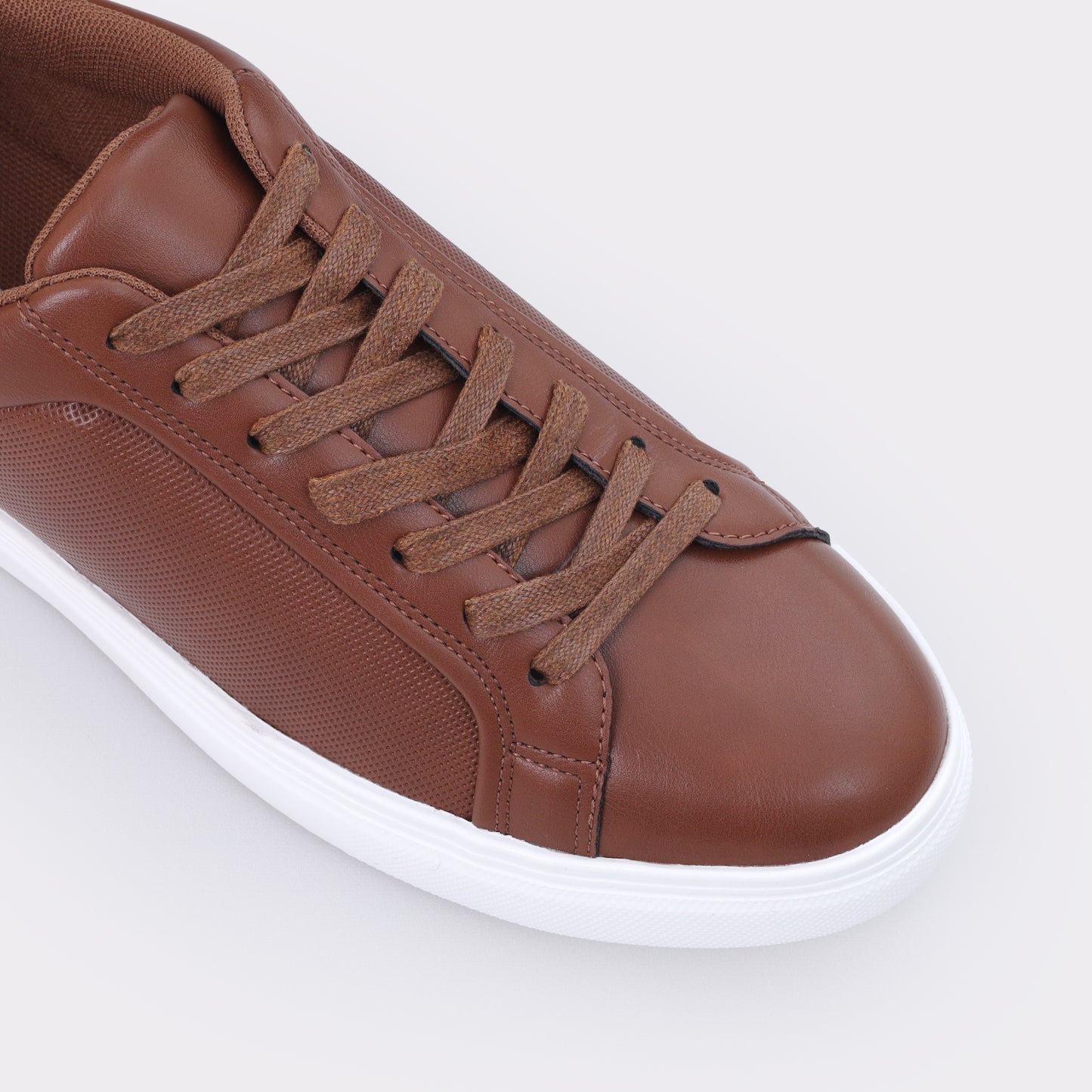 Men's trendy sneakers