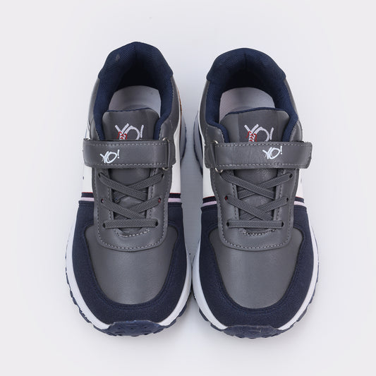 Boys stand-out sneakers