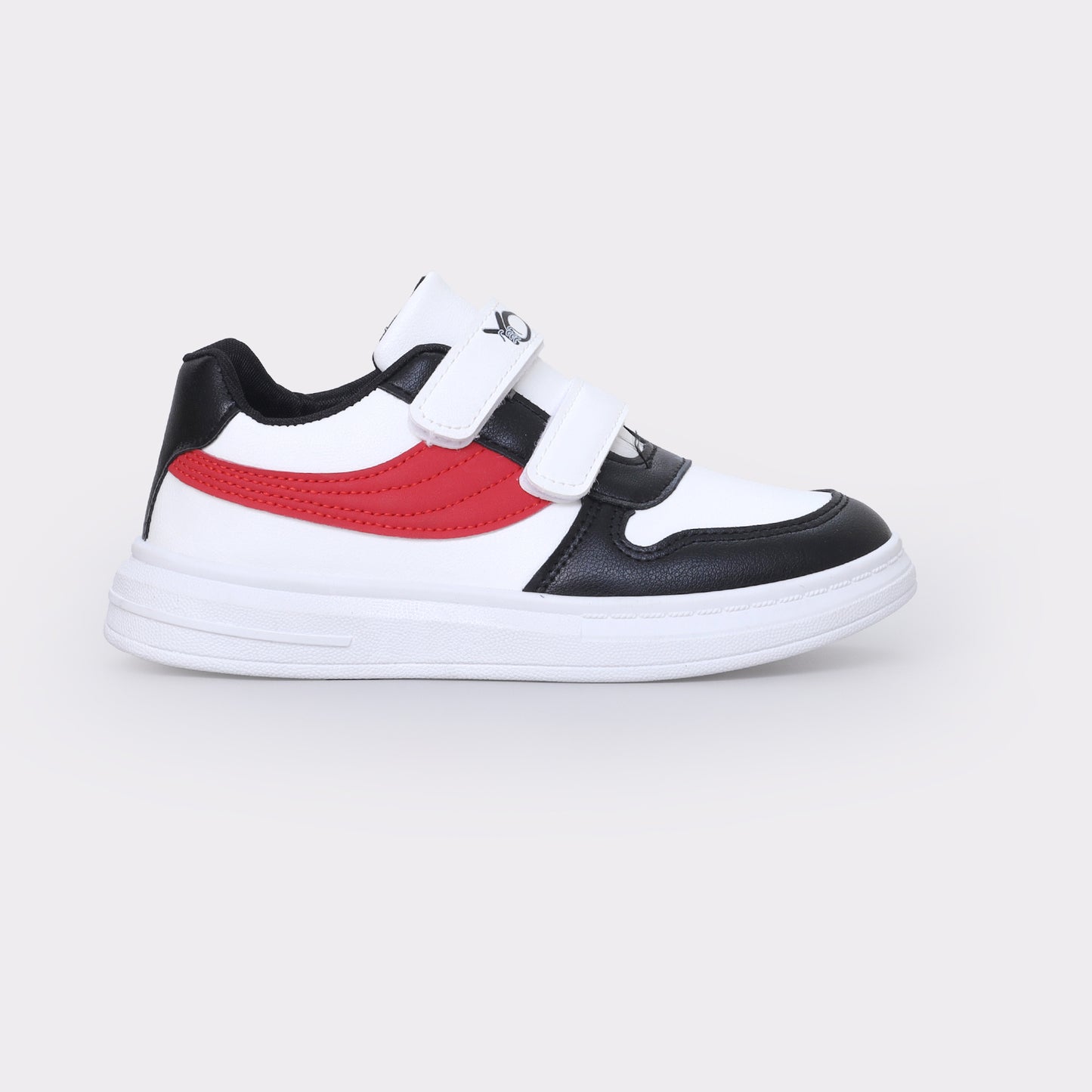 Kids strappy sneakers