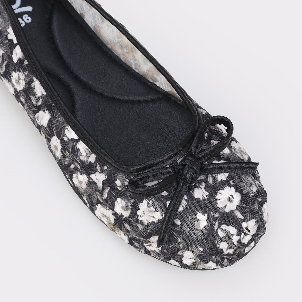 Girls Closed Shoes