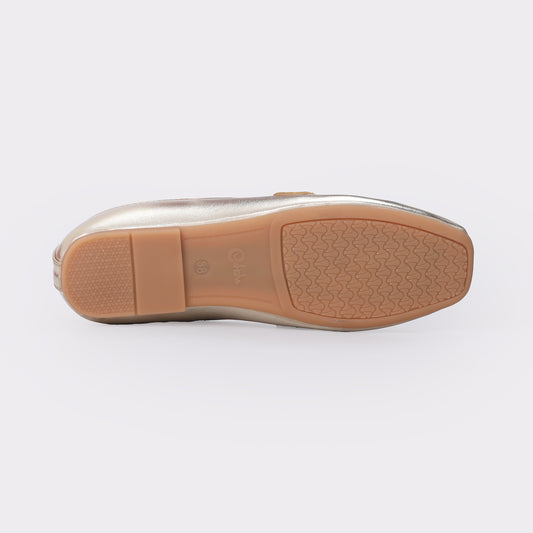 Women's sleek moccs